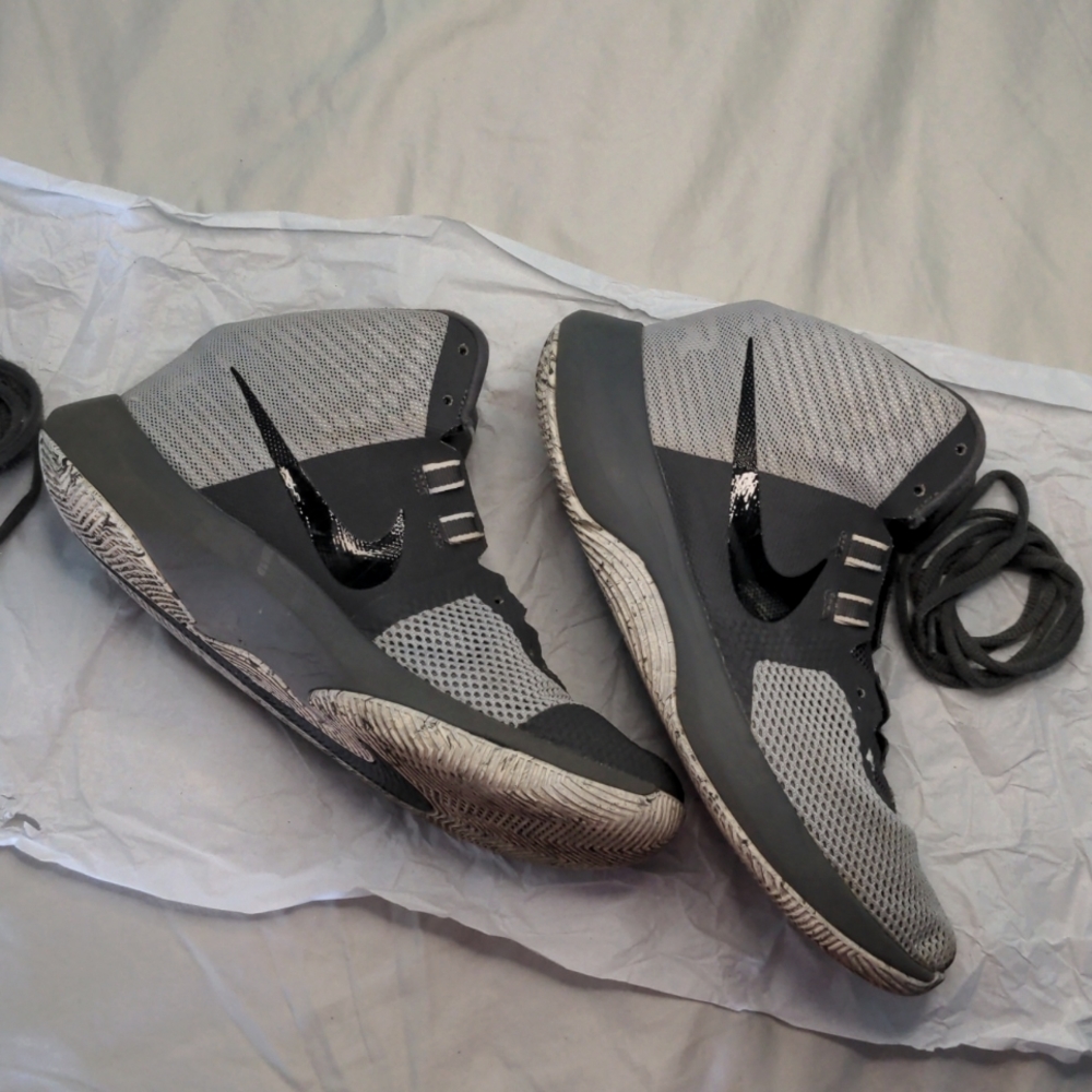 Nike men's air precision || almost new with lace replacement